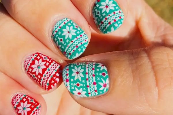 Ugly Christmas Sweater Accent Nails